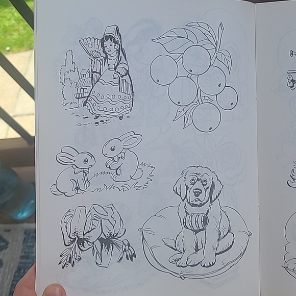 Pair of vintage coloring books - Picture 11 of 17